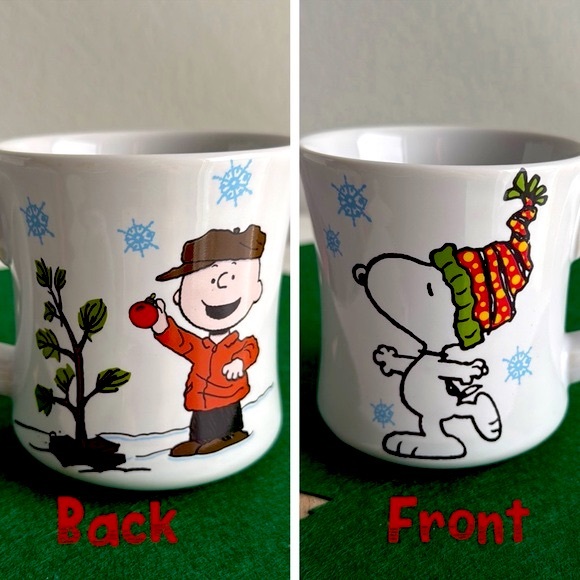 ❗️SNOOPY PEANUTS x CHARLIE BROWN TREE WINTER HOLIDAY COFFEE TEA DECOR MUG - Picture 1 of 4